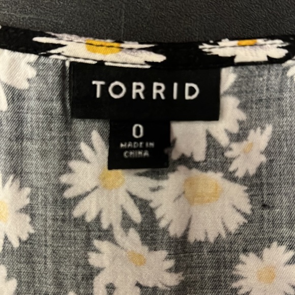 EUC Black with White Daisy / Daisies Flowers / Floral - Picture 2 of 3